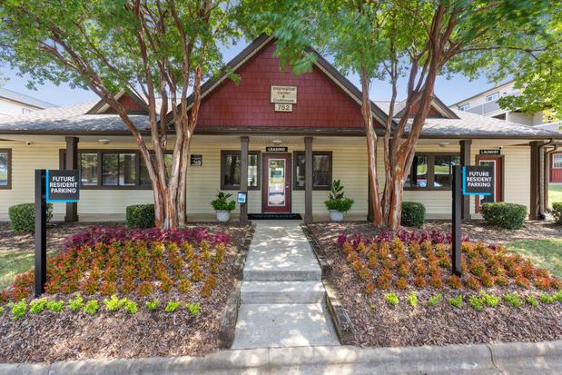 Images Gable Oaks Apartment Home