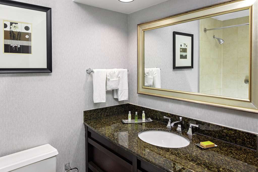 Guest room bath