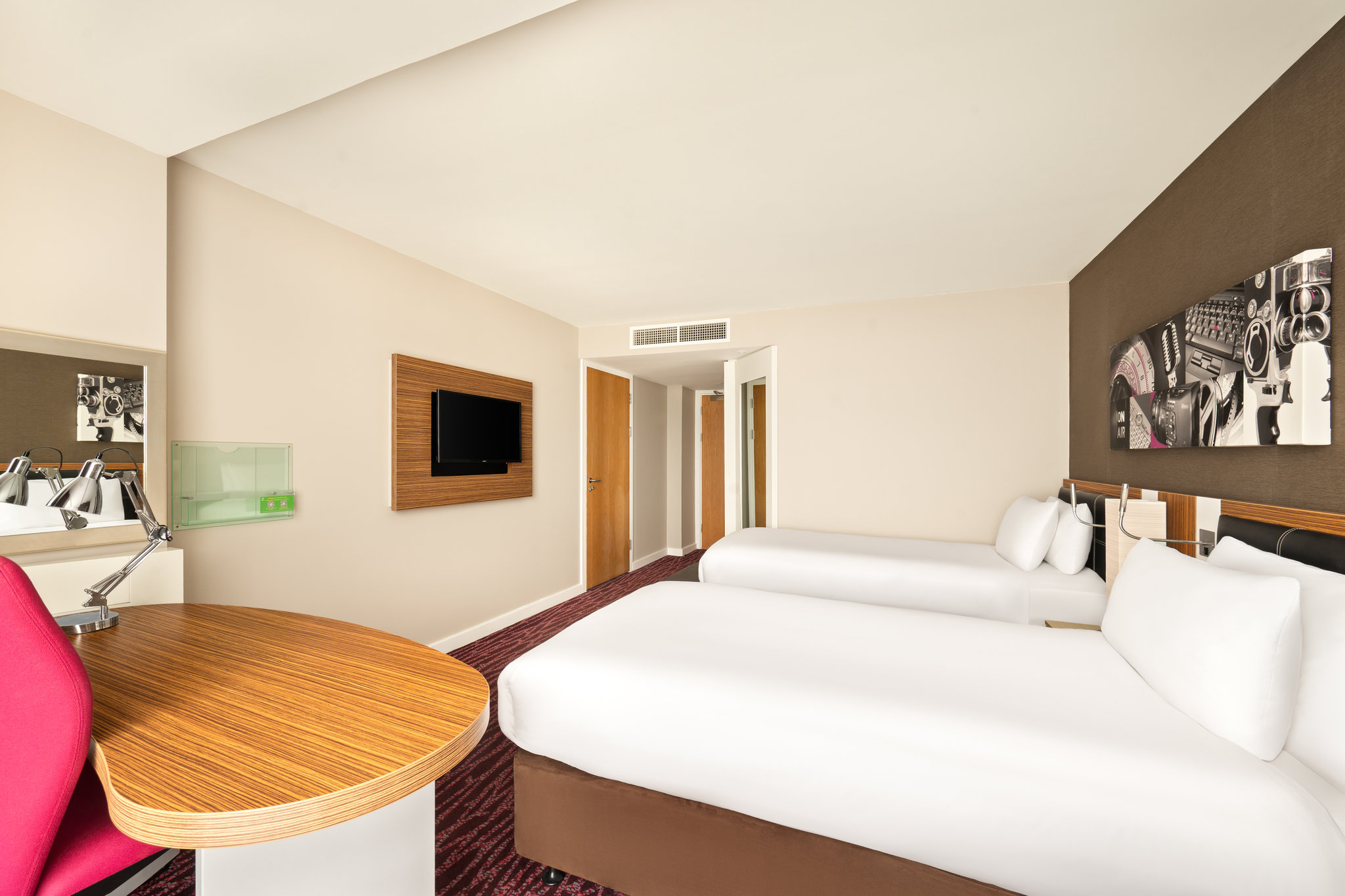 Images Holiday Inn Manchester - Mediacityuk by IHG