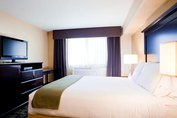 Images Holiday Inn Express & Suites Woodland Hills by IHG