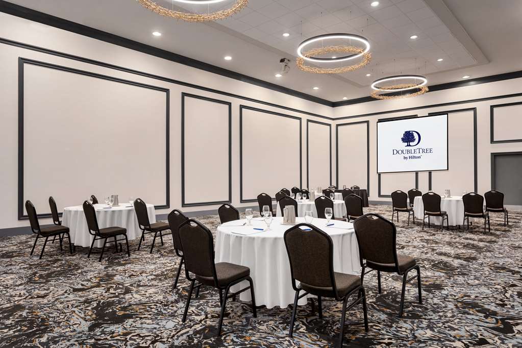 Images DoubleTree by Hilton Pointe Claire Montreal Airport West