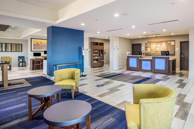 Images Holiday Inn Express & Suites Tulsa East - Catoosa by IHG