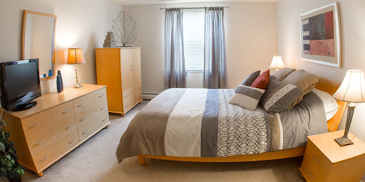 Images 200 West Apartments