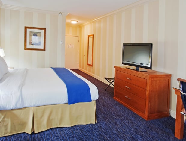 Images Holiday Inn Express & Suites Santa Cruz by IHG