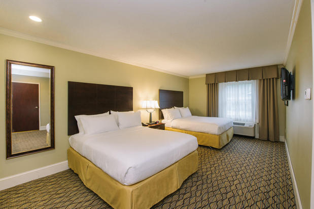 Images Holiday Inn Express & Suites Merrimack, an IHG Hotel