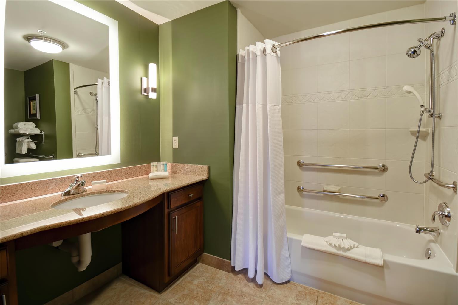Guest room bath