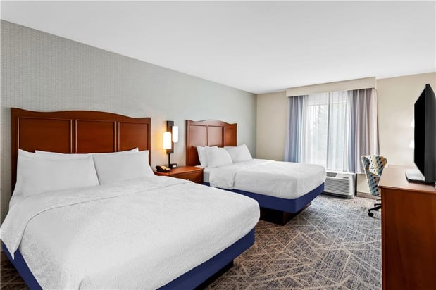 Images Hampton Inn - DeKalb (Near the University)