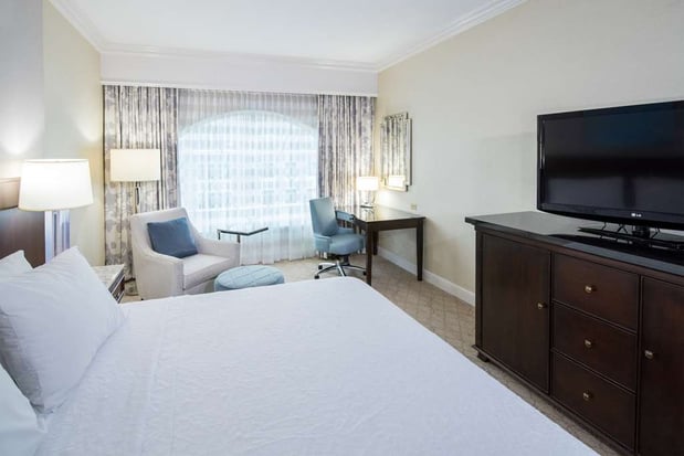 Images Hampton Inn & Suites Charlotte/SouthPark at Phillips Place