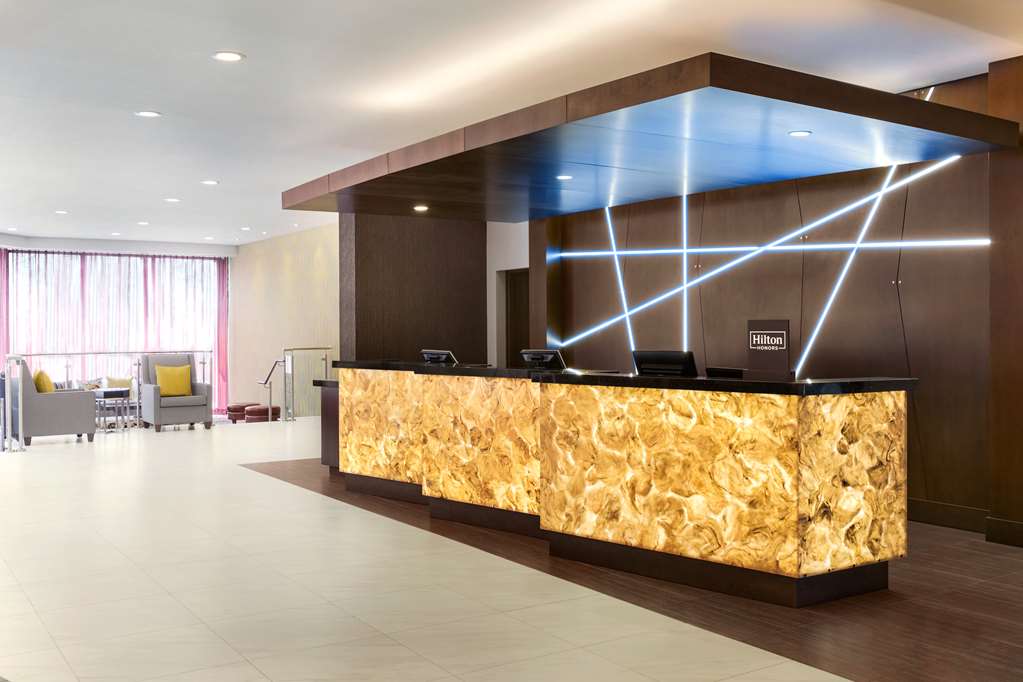 Reception DoubleTree by Hilton Hotel Toronto Airport West Mississauga (905)624-1144