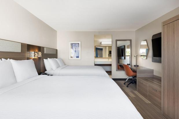 Images Holiday Inn Express Simi Valley by IHG