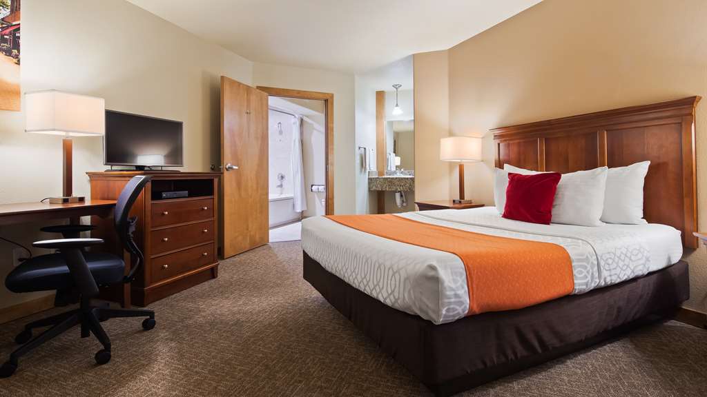 Queen Bed - Suite Best Western University Inn Fort Collins (970)484-2984