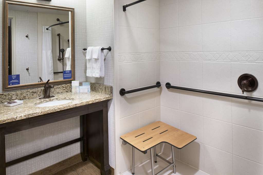 Guest room bath