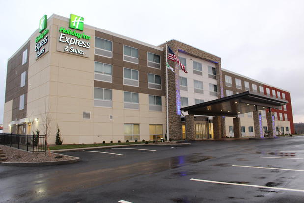 Images Holiday Inn Express & Suites Marietta, an IHG Hotel