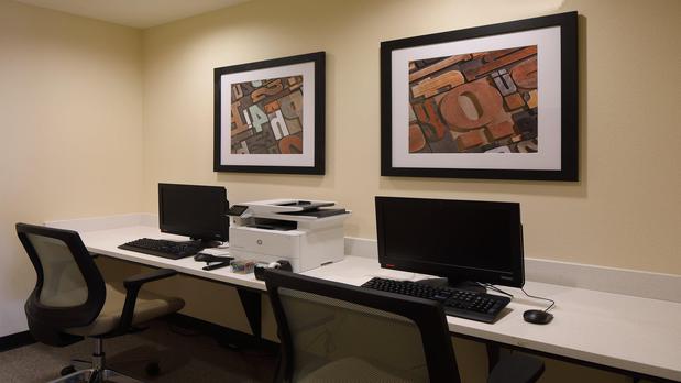 Images Candlewood Suites Newark South - University Area by IHG