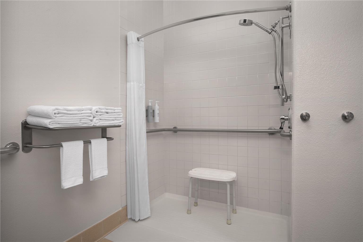 Guest room bath