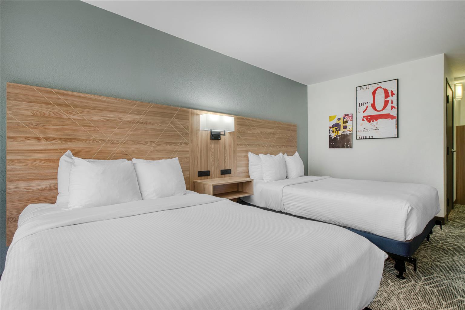 2 Queen Beds