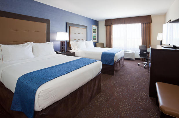 Images Holiday Inn Express & Suites Fort Dodge by IHG
