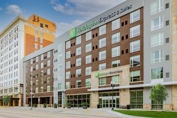 Images Holiday Inn Express & Suites Lincoln Downtown by IHG