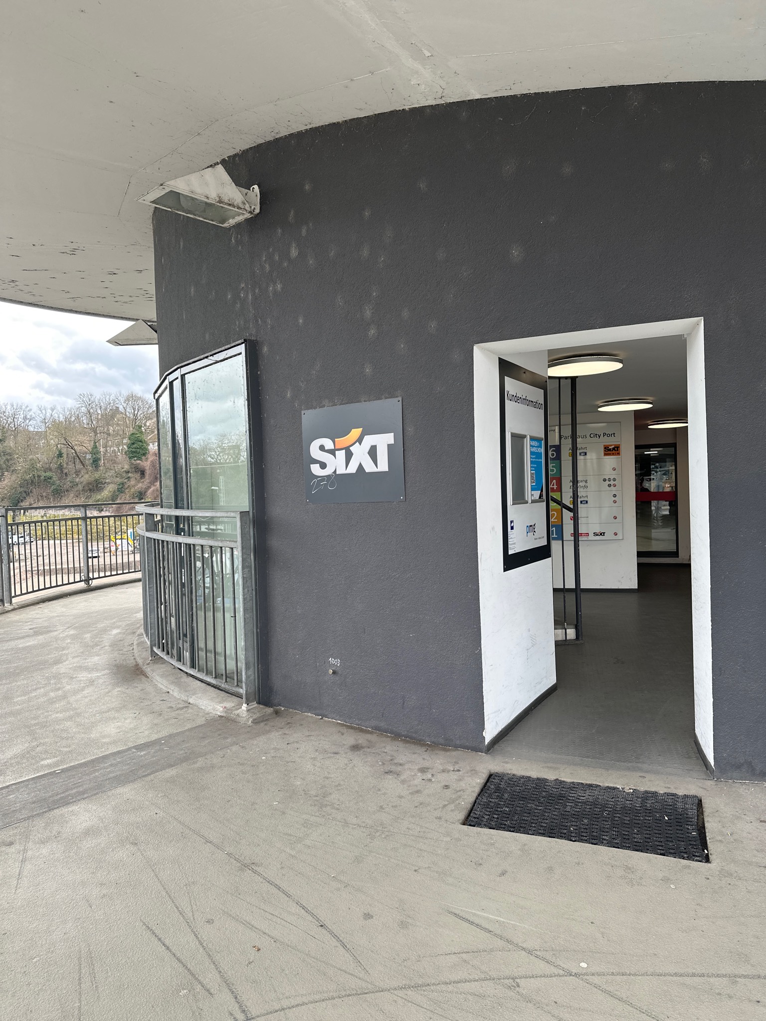 SIXT Autovermietung Wiesbaden Zentrum/Hauptbahnhof, Bahnhofsplatz 3, Lilien-Carre in Wiesbaden