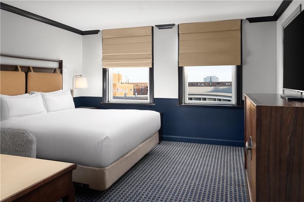 Images Hilton Orrington/Evanston