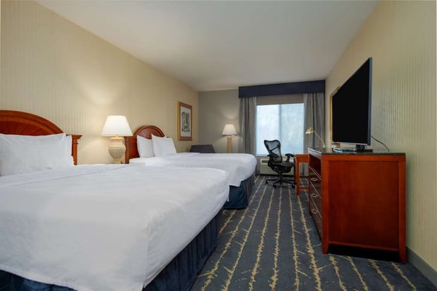Images Hilton Garden Inn Milwaukee Northwest Conference Center