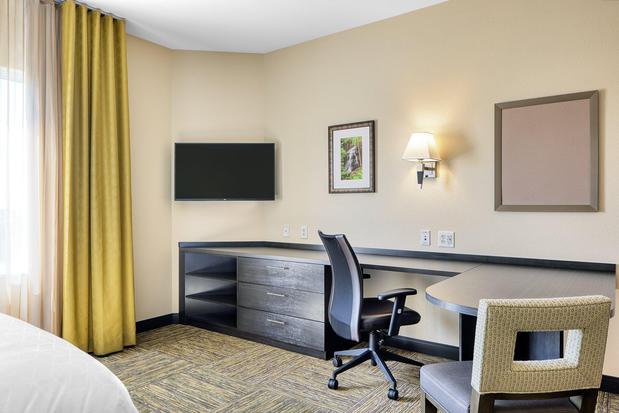 Images Candlewood Suites Building 38300