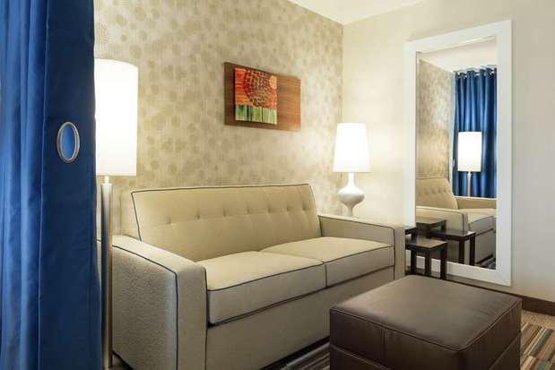 Images Home2 Suites by Hilton Milwaukee Airport