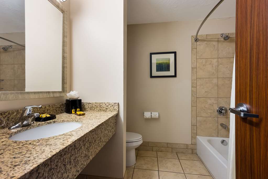 Double Queen Bath