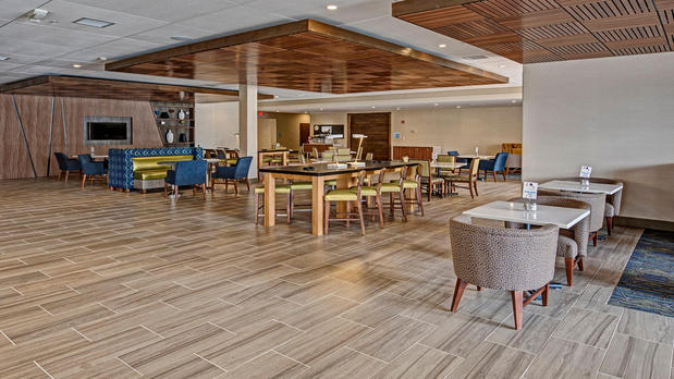 Images Holiday Inn Express Louisville Airport Expo Center by IHG