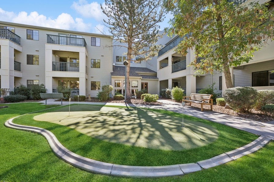Five Star Premier Residences of Reno putting green