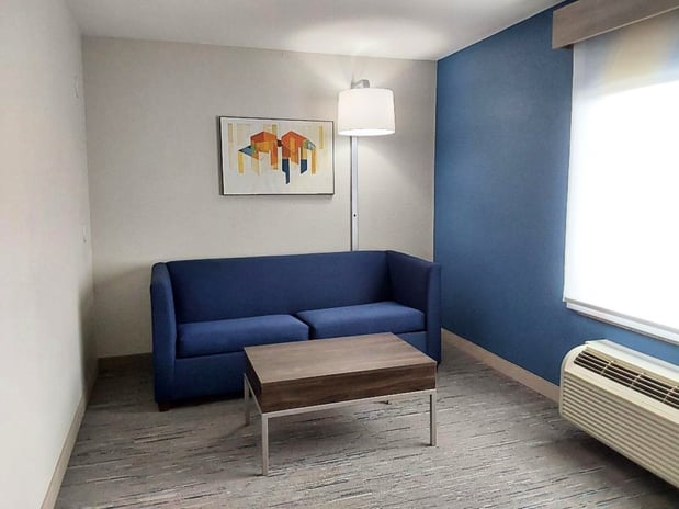 Images Holiday Inn Express & Suites Antigo by IHG