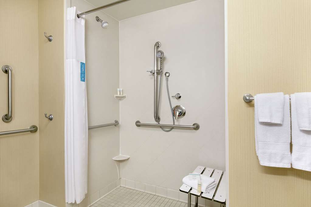 Guest room bath