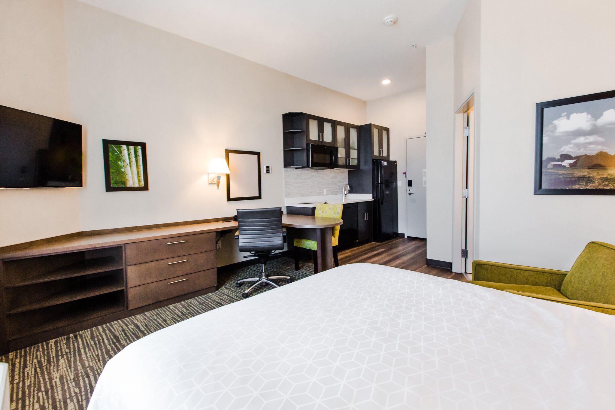 Images Candlewood Suites West Edmonton - Mall Area, an IHG Hotel