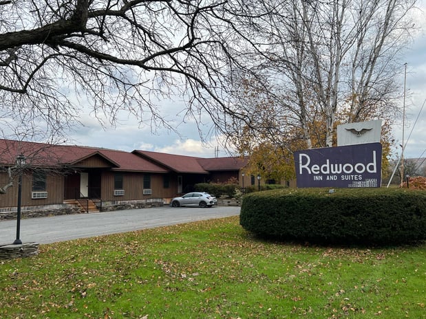 Images Redwood Inn & Suites