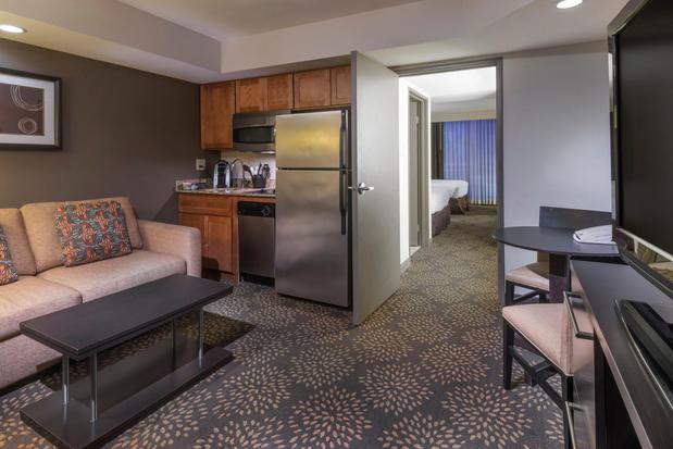 Images Holiday Inn & Suites Phoenix Airport North by IHG