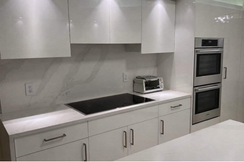 White Modern Kitchen Cabinetry 