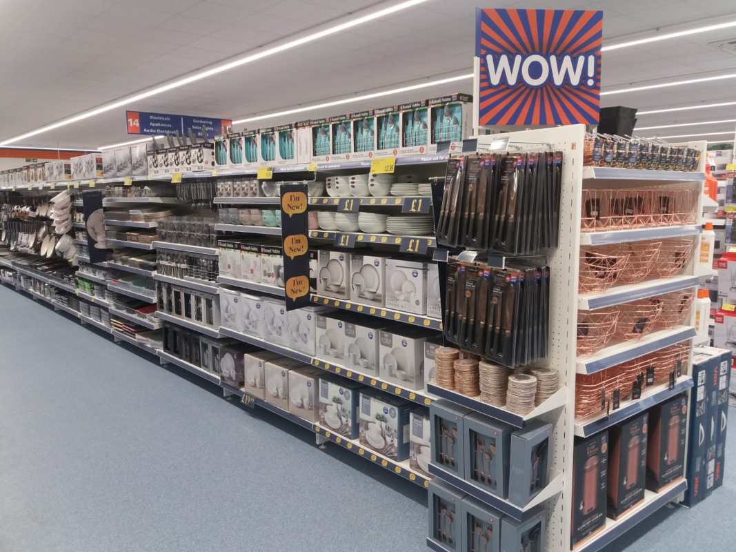 B&M's brand new store in Lichfield stocks a huge range of quality kitchen essentials, like dinner sets and tableware. We sell kitchen bins, storage and tea towels too!