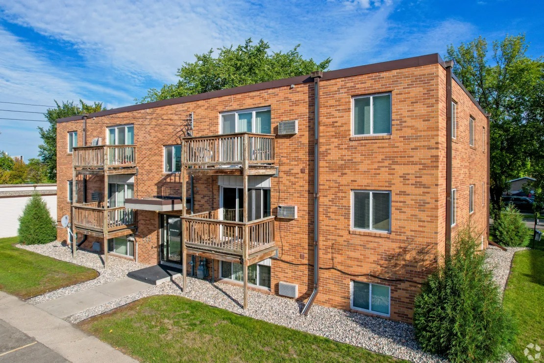 this is a photo of the courtyard in the 690 square foot 1 bedroom apartment at Southern Manor Apartments, Grand Forks, North Dakota