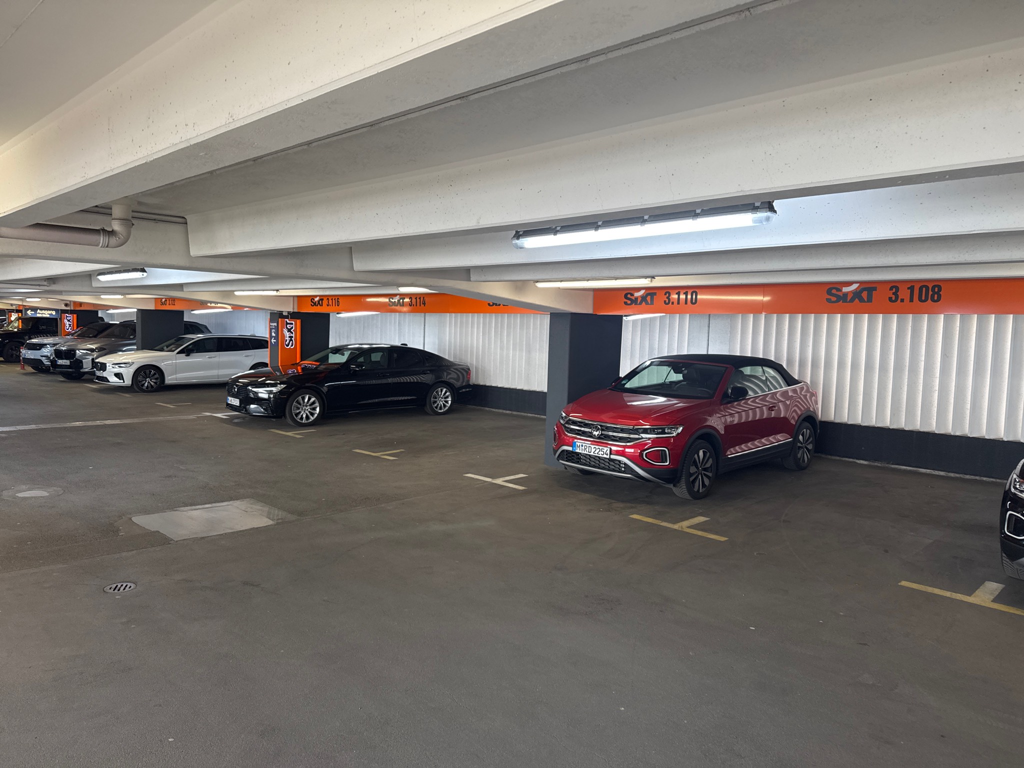 SIXT Autovermietung Düsseldorf Zentrum/HBF, Willi-Becker-Allee 10 in Düsseldorf