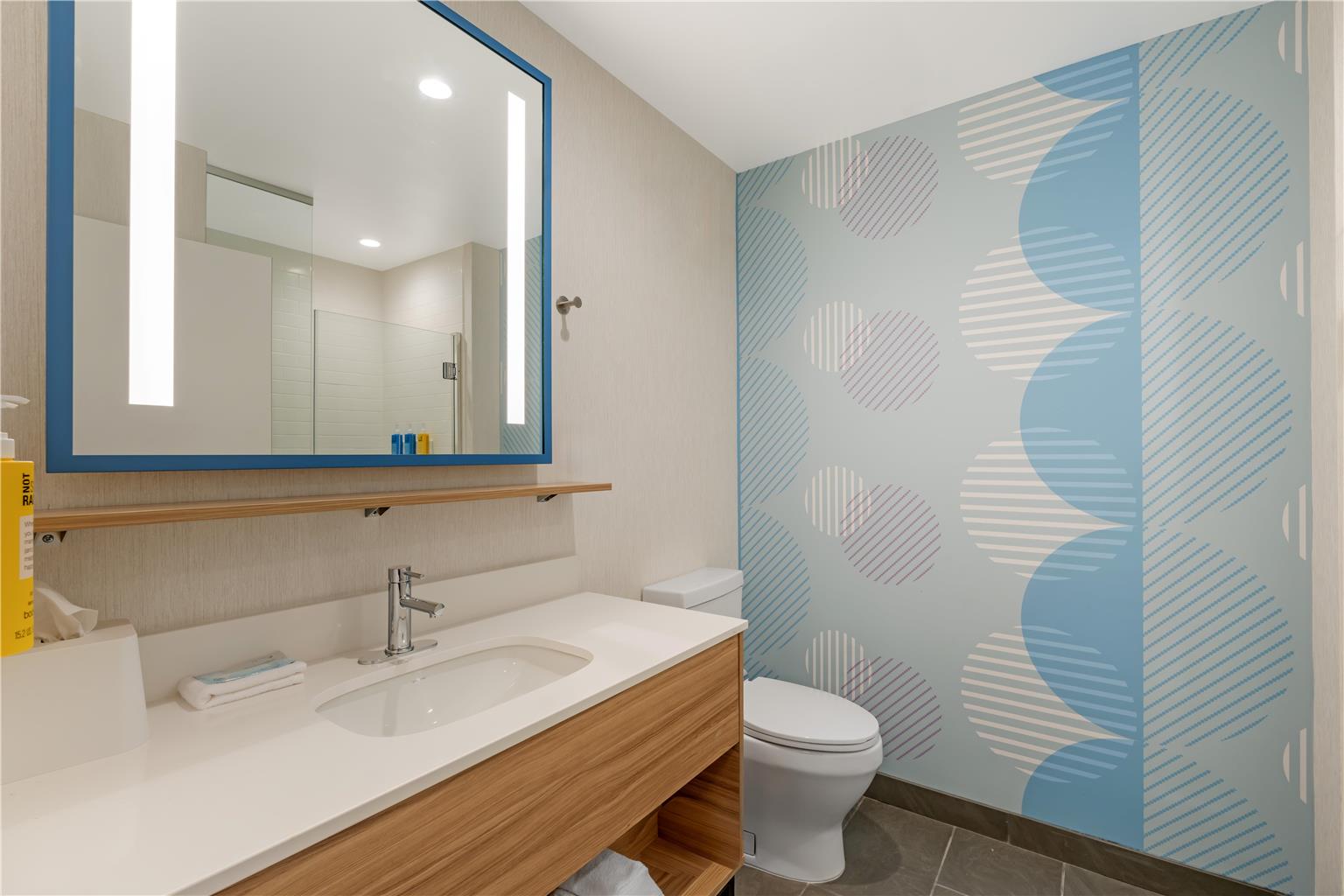 Guest room bath