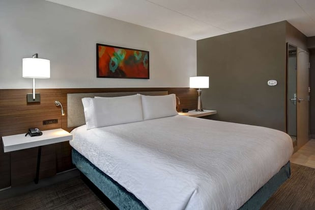 Images Hilton Garden Inn Detroit Metro Airport