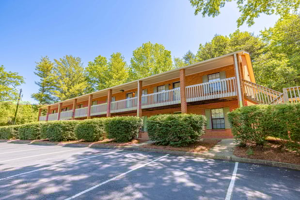 Images Lindsey Manor Apartments