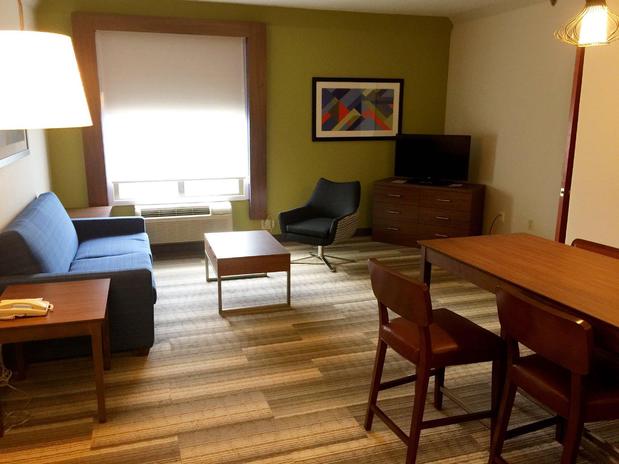 Images Holiday Inn Express & Suites Houston - Memorial Park Area by IHG