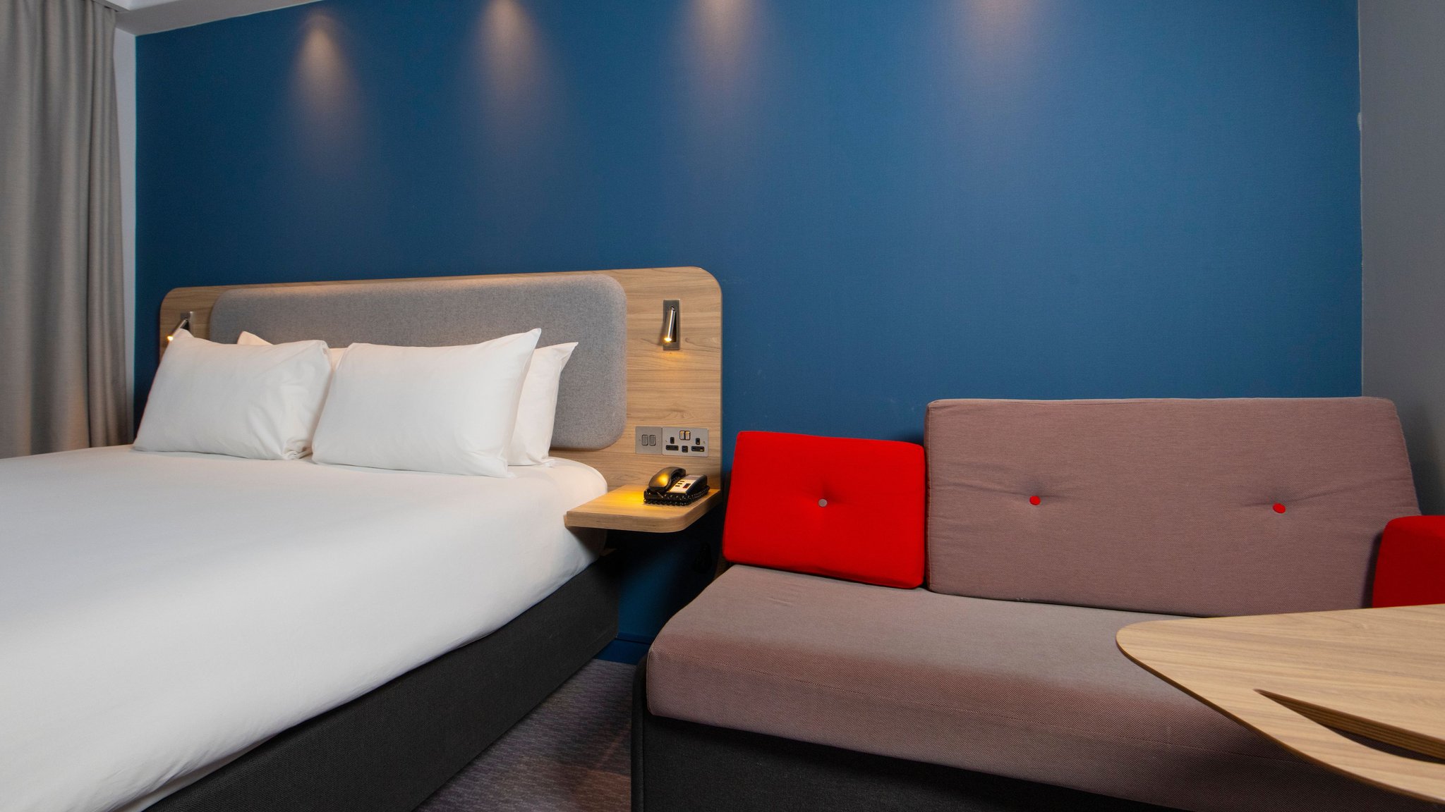 Images Holiday Inn Express Burton Upon Trent by IHG