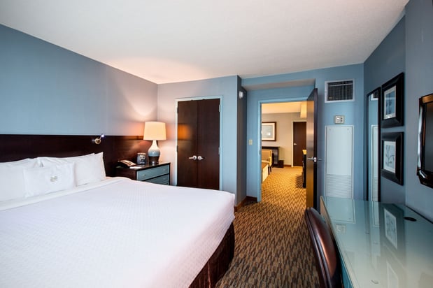 Images Crowne Plaza Lombard Downers Grove by IHG