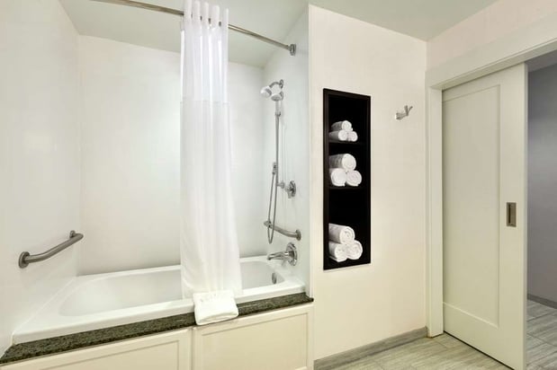 Images Hampton Inn & Suites Nashville-Downtown