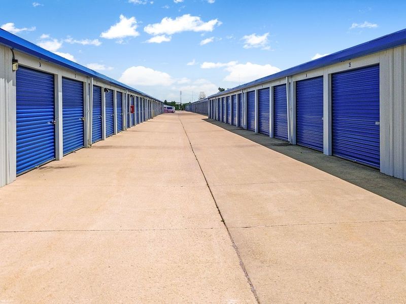 Office - Storage Express at 826 S Ewing Dr, Pontiac, IL 61764