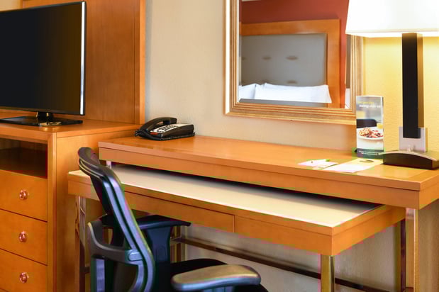 Images Holiday Inn & Suites Oakland - Airport by IHG