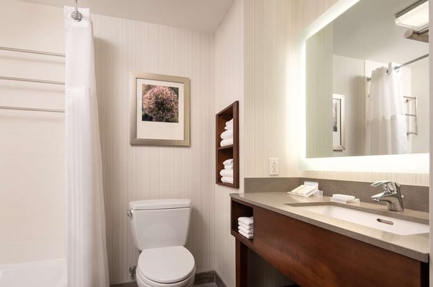 Images Hilton Garden Inn Long Island City New York