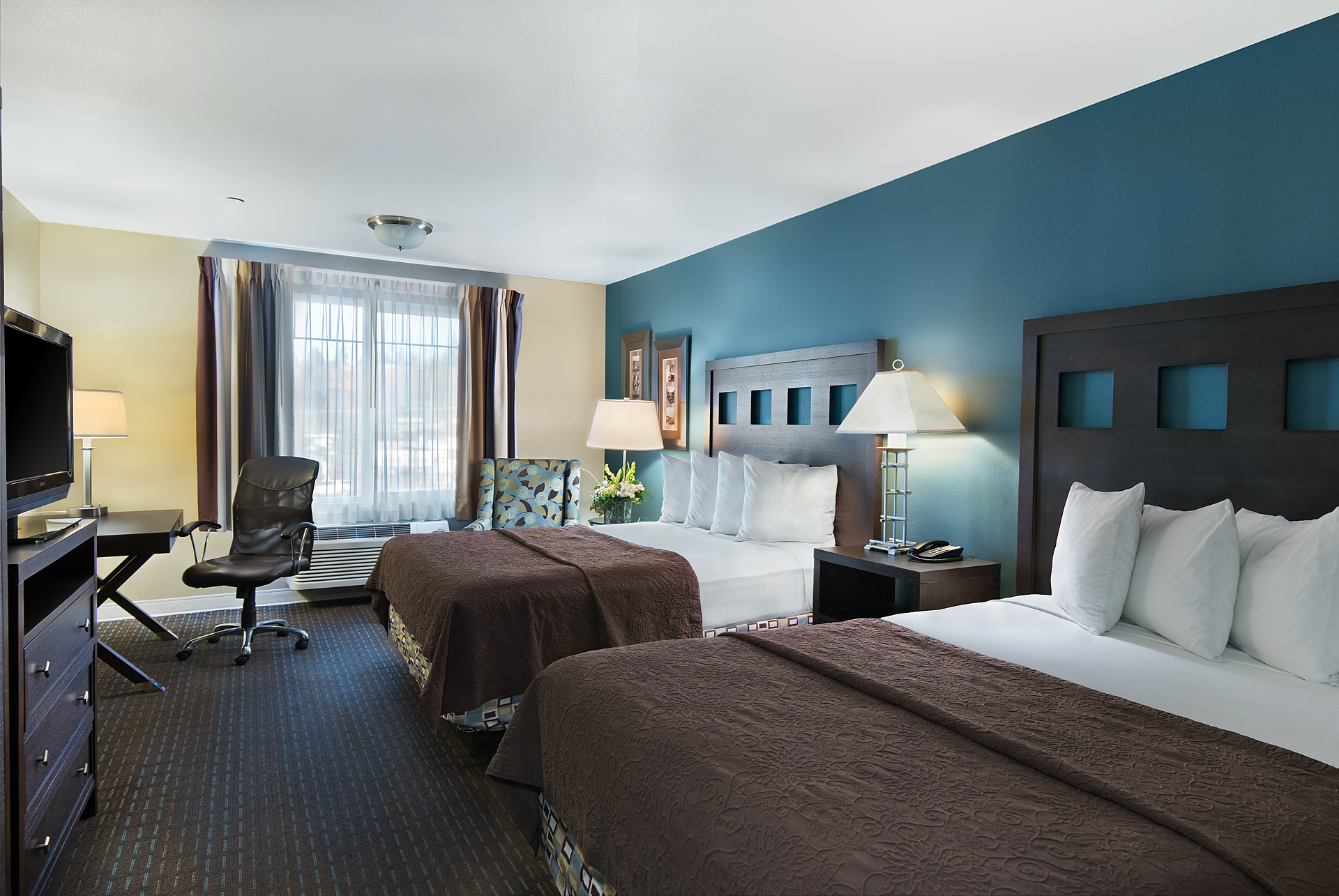 Oxford Suites Silverdale Image